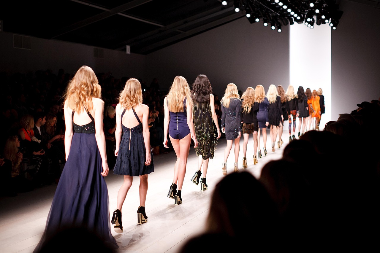 entdecken sie die neuesten fashion trends für jede saison. bleiben sie stilvoll und inspiriert mit aktuellen modetipps, must-haves und exklusiven einblicken in die welt der mode.