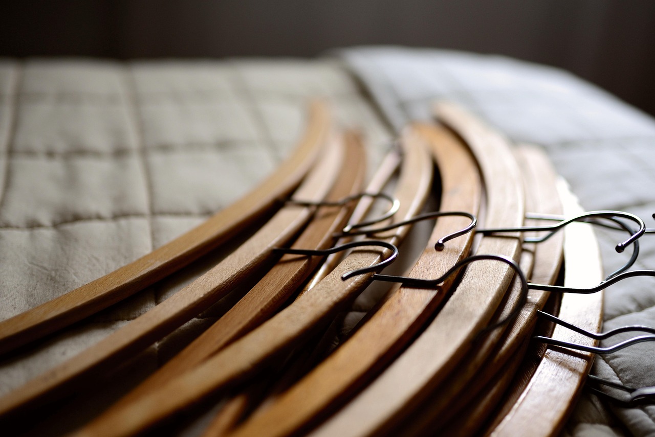 entdecken sie die wichtigsten basics für jede garderobe: zeitlose mode-essentials, die zu jedem stil passen. mit unseren tipps für wardrobe essentials sind sie immer stilvoll und bestens ausgestattet.