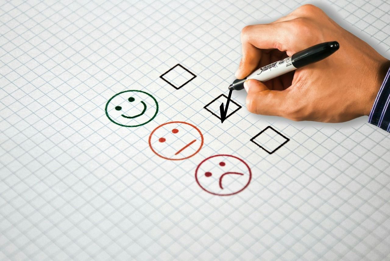 entdecken sie, was negatives feedback bedeutet, wie es am arbeitsplatz oder im privaten umfeld angewendet wird, und wie sie konstruktiv damit umgehen können, um persönliches wachstum zu fördern.